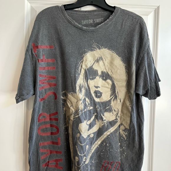 Taylor Swift Distressed Gray Tee - Picture 1 of 7